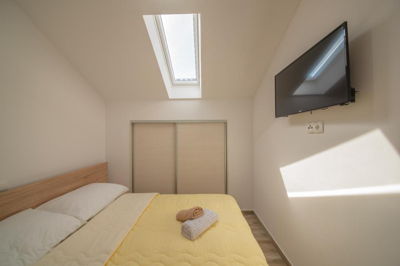 Apartman Eva Vrsi Exterior photo