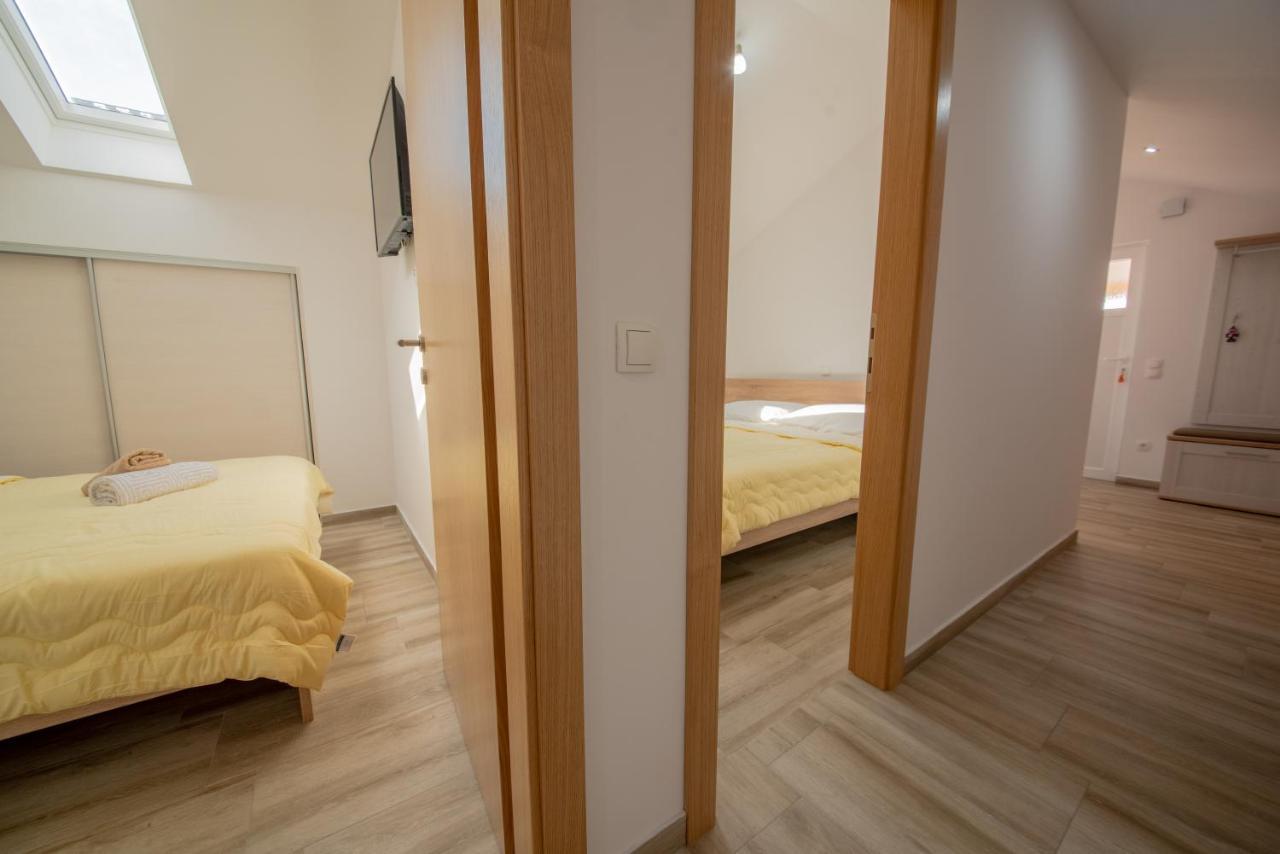 Apartman Eva Vrsi Exterior photo